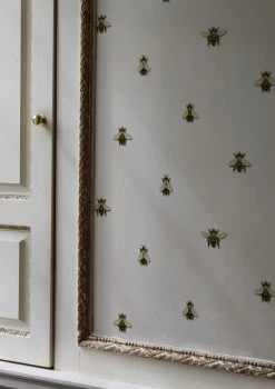 Wild Honey Bee Spot Wallpaper